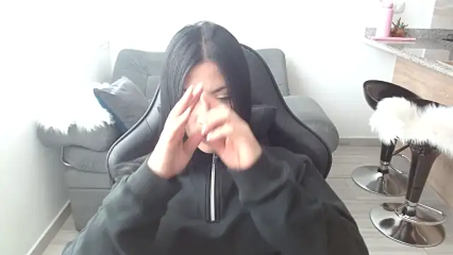 Charlotte cute18 online show from April 10, 7:43 pm