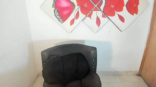 naomiwildburn online show from April 5, 7:53 pm