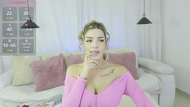 Ameliadickens online show from April 14, 8:25 pm