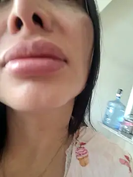 Snapshot of _monicab chatting on March 1, 2:50 pm monicab online show from March 1, 2:50 pm