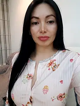 Snapshot of _monicab chatting on June 11, 2:53 am monicab online show from June 11, 2:53 am