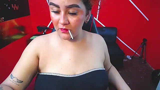 Snapshot of loly_bigbooty4u chatting on February 12, 7:19 am loly bigbooty4u online show from February 12, 7:19 am