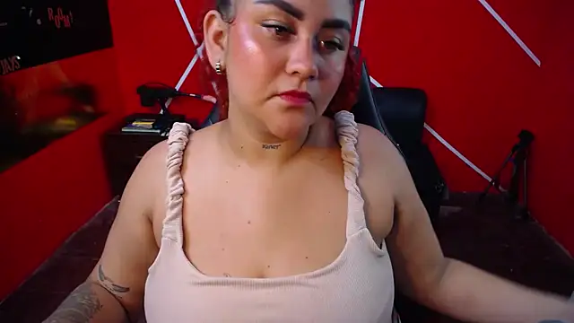 Snapshot of loly_bigbooty4u chatting on February 10, 5:39 am loly bigbooty4u online show from February 10, 5:39 am