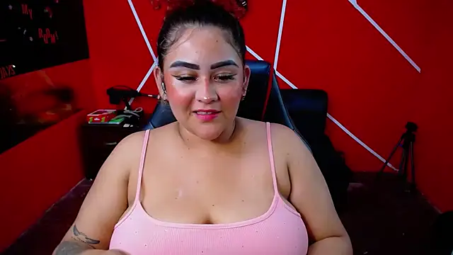 Snapshot of loly_bigbooty4u chatting on February 14, 5:07 am loly bigbooty4u online show from February 14, 5:07 am