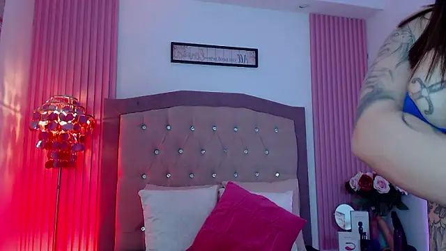 Snapshot of Erika_Montoya chatting on February 11, 12:27 pm Erika Montoya online show from February 11, 12:27 pm