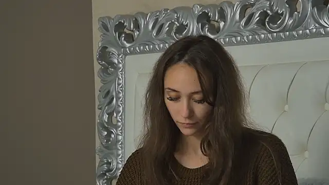 Snapshot of AliceMunro chatting on October 10, 3:57 pm AliceMunro online show from October 10, 3:57 pm