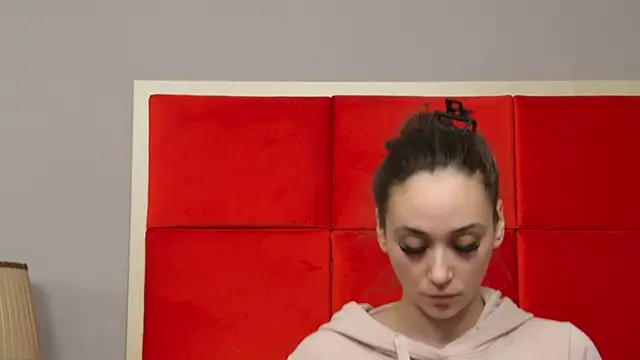 Snapshot of AliceMunro chatting on March 13, 10:32 pm AliceMunro online show from March 13, 10:32 pm
