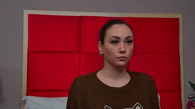 Snapshot of AliceMunro chatting on March 20, 8:19 pm AliceMunro online show from March 20, 8:19 pm