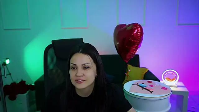 Snapshot of KarolinaRobinson chatting on February 13, 6:15 pm KarolinaRobinson online show from February 13, 6:15 pm