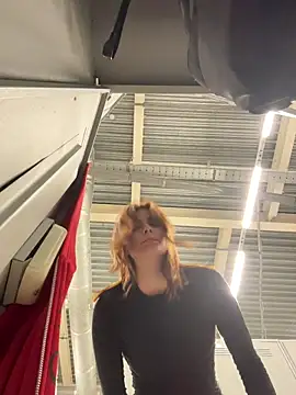 Snapshot of Accole chatting on December 21, 8:49 am Accole online show from December 21, 8:49 am