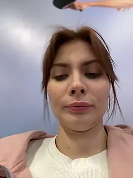 Snapshot of Accole chatting on December 18, 9:36 am Accole online show from December 18, 9:36 am