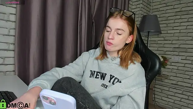 Snapshot of Stacey_Brown chatting on February 12, 1:27 am Stacey Brown online show from February 12, 1:27 am