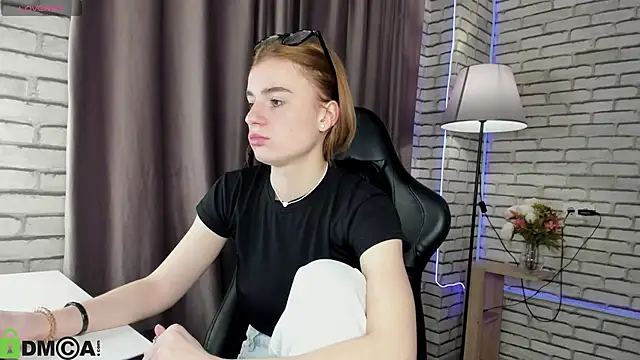 Snapshot of Stacey_Brown chatting on February 2, 12:20 am Stacey Brown online show from February 2, 12:20 am