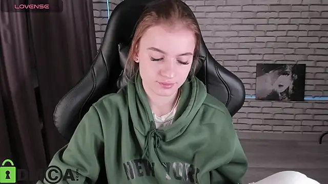 Snapshot of Stacey_Brown chatting on December 21, 1:19 am Stacey Brown online show from December 21, 1:19 am