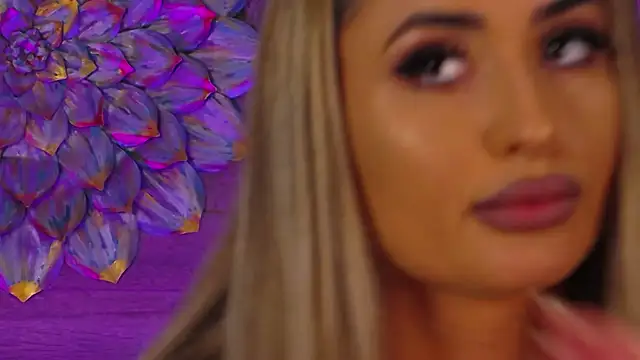 LoraDevine online show from February 19, 8:28 pm