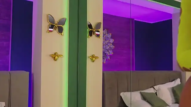 LoraDevine online show from February 25, 8:08 pm