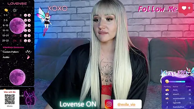 Snapshot of Eva_Evile chatting on March 5, 8:10 pm Eva Evile online show from March 5, 8:10 pm