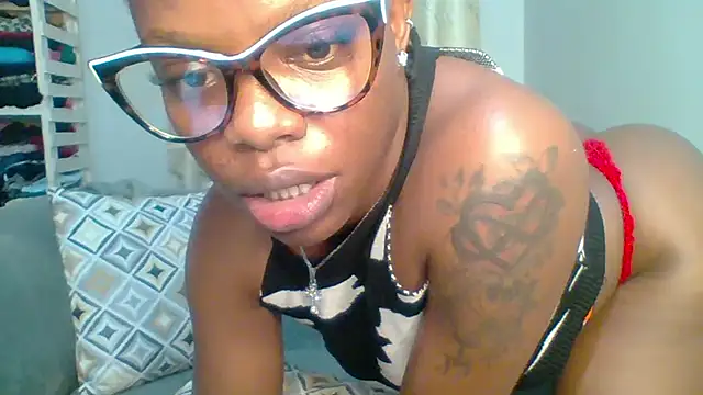 Snapshot of Petite_254 chatting on April 23, 12:28 am Petite 254 online show from April 23, 12:28 am