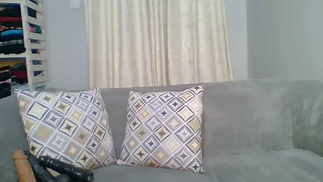 Petite 254 online show from April 15, 1:11 am