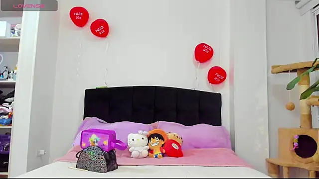 Snapshot of JuliaRose_ks chatting on February 24, 12:44 am JuliaRose ks online show from February 24, 12:44 am