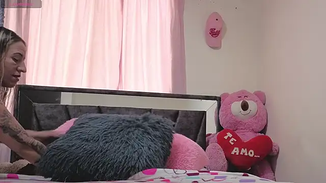 Snapshot of Hotsamantamature chatting on November 5, 9:07 pm Hotsamantamature online show from November 5, 9:07 pm