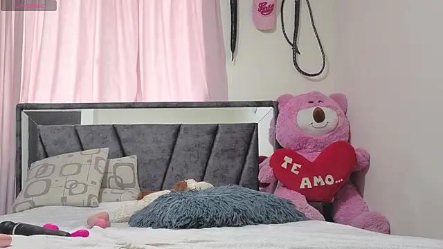 Snapshot of Hotsamantamature chatting on October 25, 9:59 pm Hotsamantamature online show from October 25, 9:59 pm