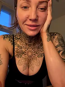 Snapshot of ElenaHaze chatting on November 7, 6:07 am ElenaHaze online show from November 7, 6:07 am