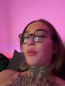 Snapshot of ElenaHaze chatting on March 21, 6:05 am ElenaHaze online show from March 21, 6:05 am