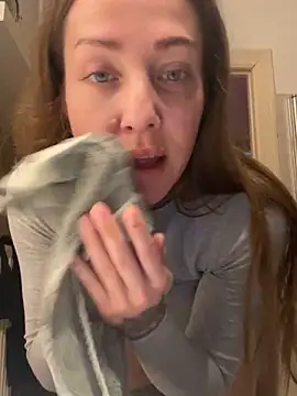 Snapshot of ElenaHaze chatting on October 21, 7:30 am ElenaHaze online show from October 21, 7:30 am