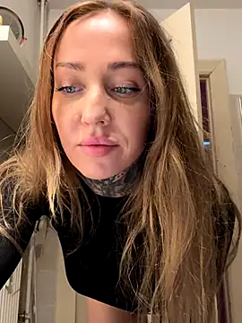 Snapshot of ElenaHaze chatting on October 31, 7:16 am ElenaHaze online show from October 31, 7:16 am