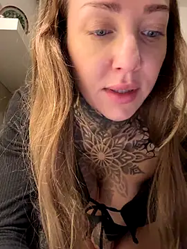 Snapshot of ElenaHaze chatting on November 9, 9:13 am ElenaHaze online show from November 9, 9:13 am