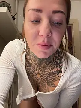 Snapshot of ElenaHaze chatting on November 10, 6:07 am ElenaHaze online show from November 10, 6:07 am