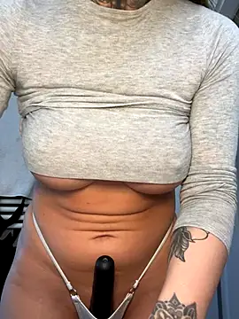 Snapshot of ElenaHaze chatting on October 13, 5:53 am ElenaHaze online show from October 13, 5:53 am