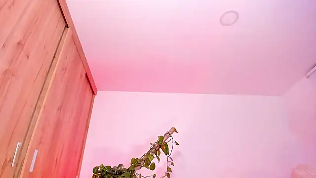 The queen of pleasure online show from November 18, 9:45 am