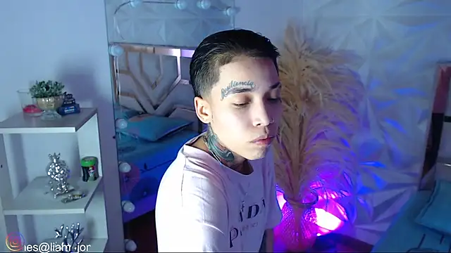 Jonesliam23 online show from February 24, 7:15 pm