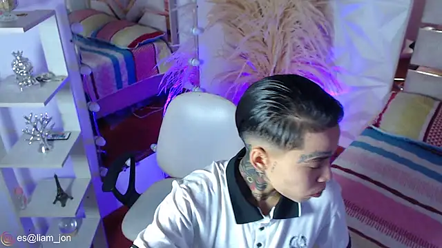 Jonesliam23 online show from March 24, 7:14 pm