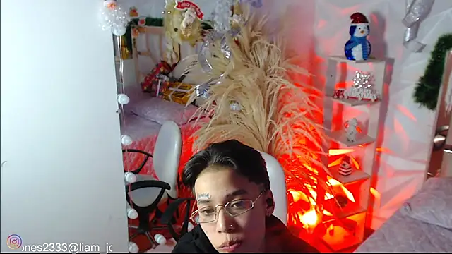 Jonesliam23 online show from December 22, 9:04 pm