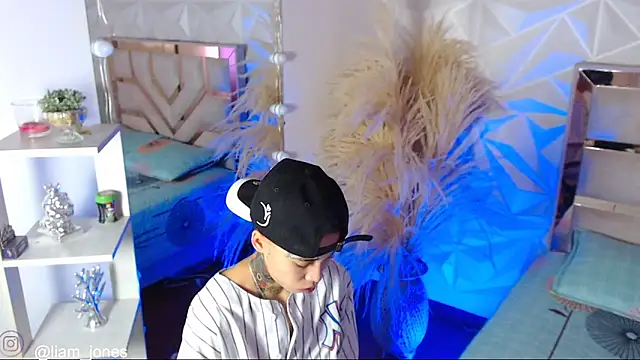 Jonesliam23 online show from March 7, 7:08 pm