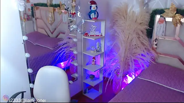 Jonesliam23 online show from December 15, 7:20 pm