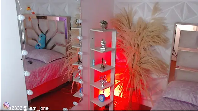 Jonesliam23 online show from November 30, 7:14 pm