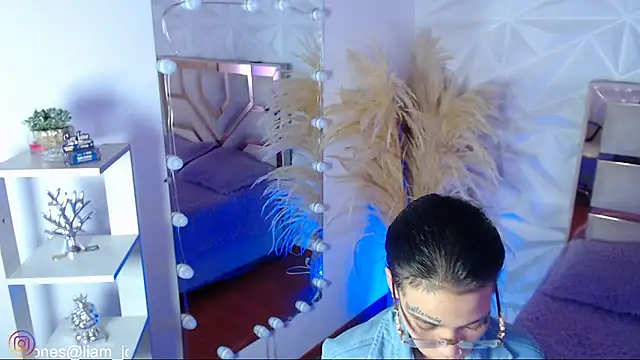 Jonesliam23 online show from February 17, 7:11 pm