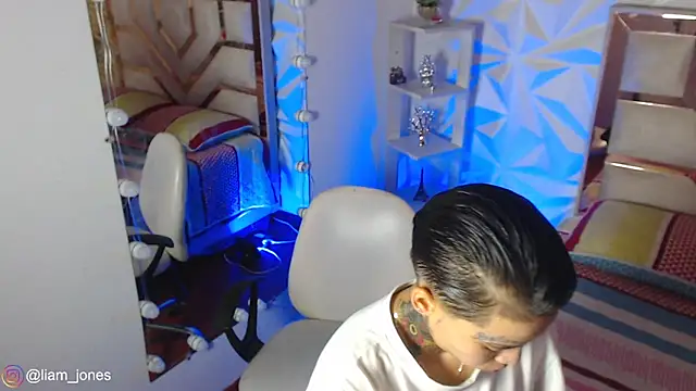 Jonesliam23 online show from April 8, 7:26 pm