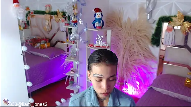 Jonesliam23 online show from December 16, 7:29 pm