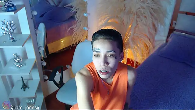 Jonesliam23 online show from February 9, 7:23 pm