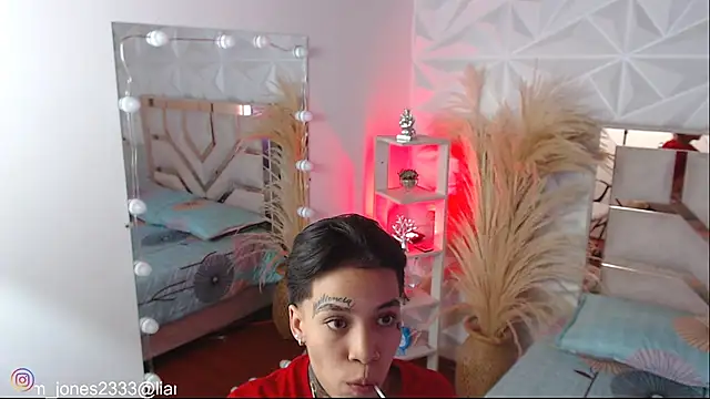 Jonesliam23 online show from October 29, 7:24 pm