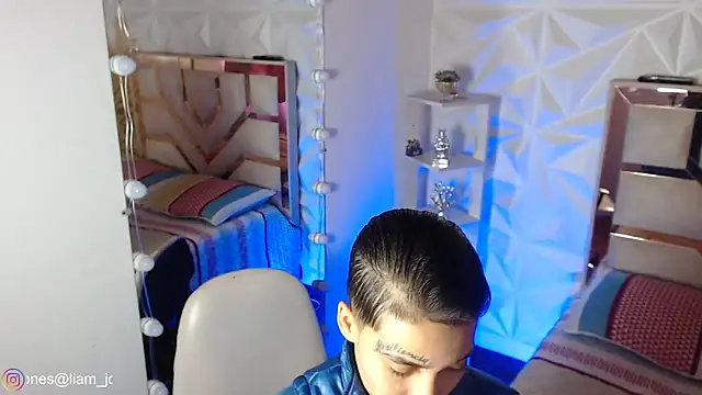 Jonesliam23 online show from March 31, 7:49 pm