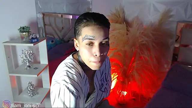 Jonesliam23 online show from February 10, 8:19 pm