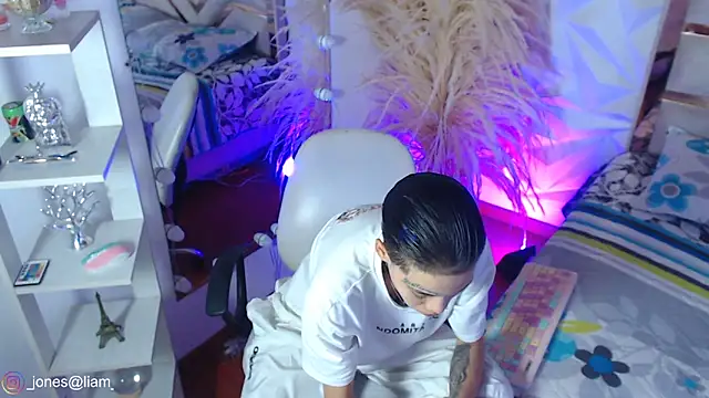 Jonesliam23 online show from March 17, 7:28 pm