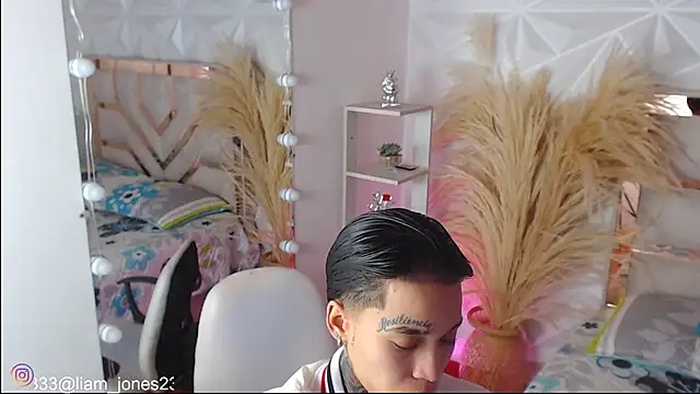 Jonesliam23 online show from November 11, 7:52 pm