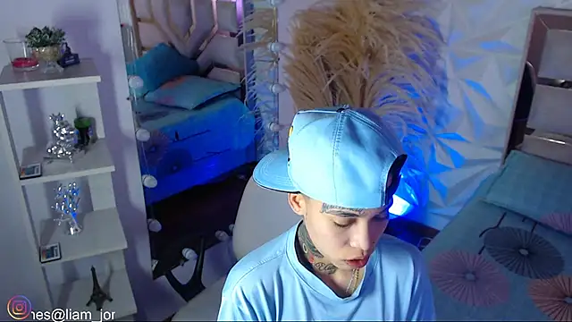 Jonesliam23 online show from February 25, 8:19 pm